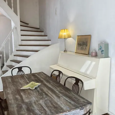 Charming House With A Quiet Courtyard 펜션