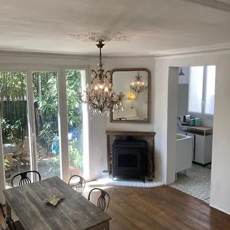 펜션 Charming House With A Quiet Courtyard