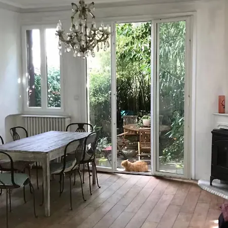 Charming House With A Quiet Courtyard * 퐁트네수부아