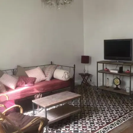Charming House With A Quiet Courtyard 펜션 퐁트네수부아